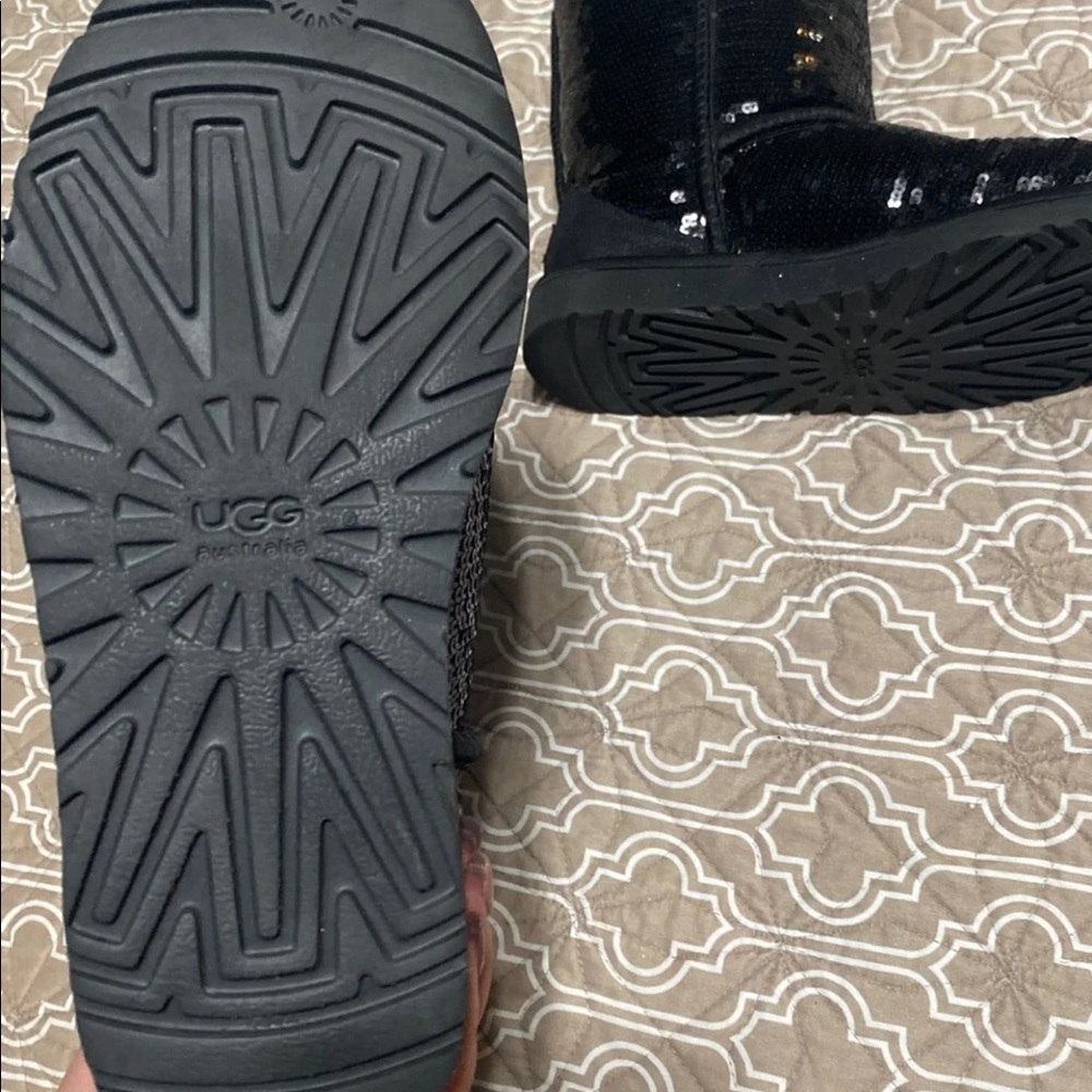 Sequins Ugg - image 3